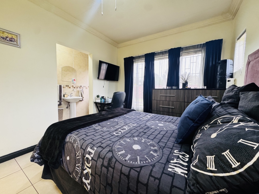 3 Bedroom Property for Sale in Flamwood North West